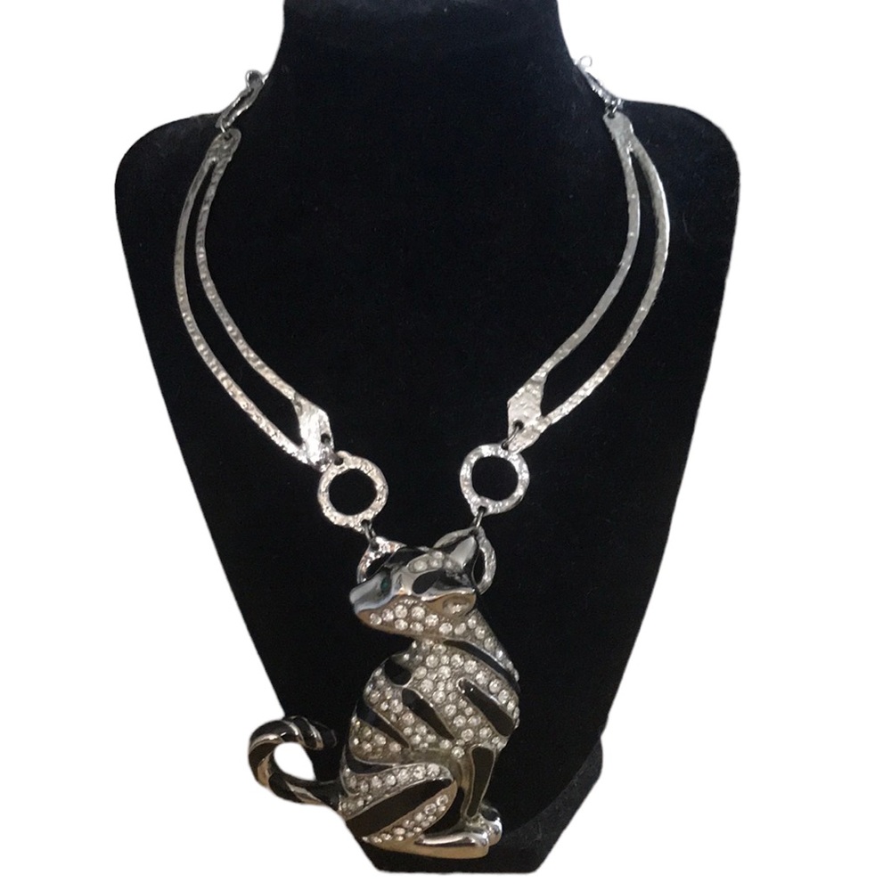 Statement leopard pendant hammered silver tone collar necklace